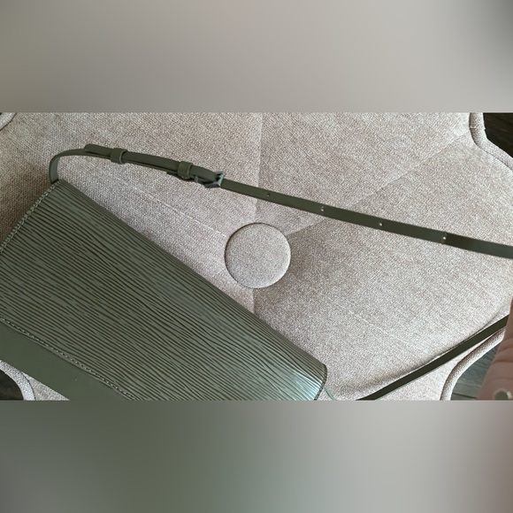 Louis Vuitton Epi Honfleur Brown Shoulder Bag - Picture 11 of 16